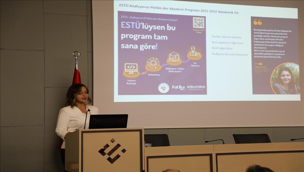 ESTÜ-Akademi Programları Değerlendirme Toplantısı ve Plaket Töreni Yapıldı