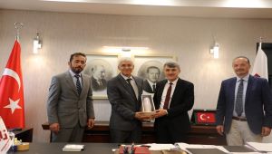 Kütahya Dumlupınar Üniversitesi Rektörü Prof. Dr. Kâzım Uysal, ESTÜ Rektörü Prof. Dr. Adnan Özcan’a Hayırlı Olsun Ziyaretinde Bulundu